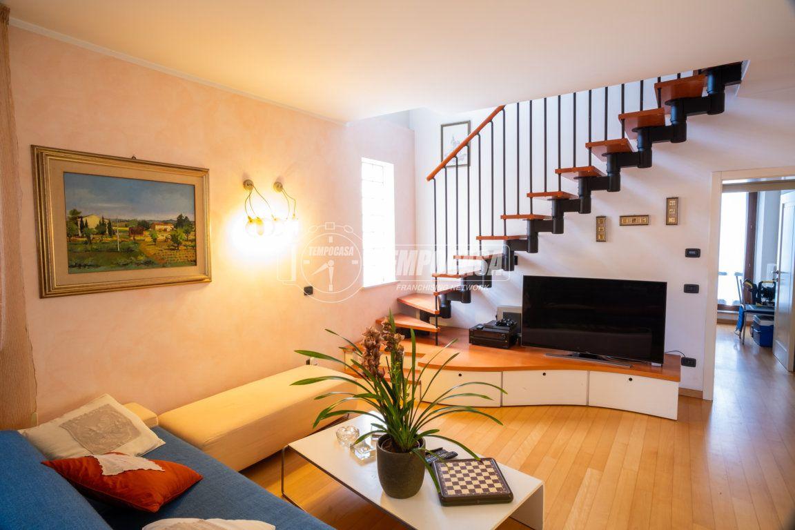 casa indipendente in vendita a Fano