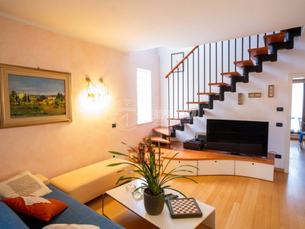 casa indipendente in vendita a Fano