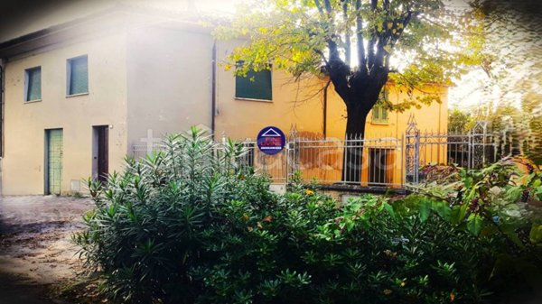 casa indipendente in vendita a Fano