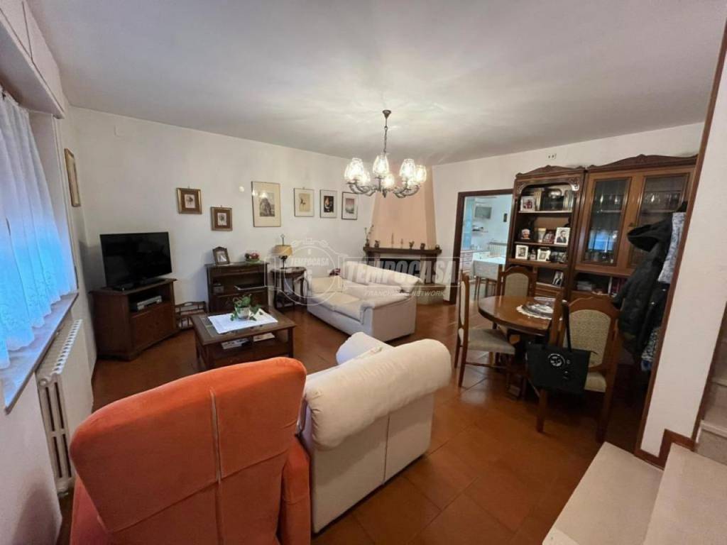 casa indipendente in vendita a Fano