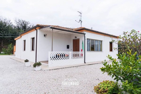 casa indipendente in vendita a Fano in zona Torrette