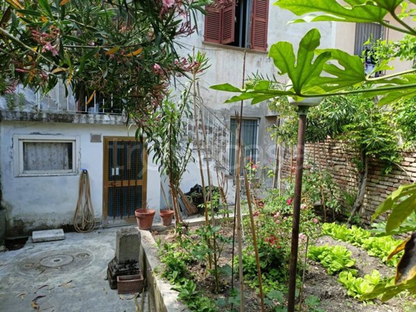 casa indipendente in vendita a Fano