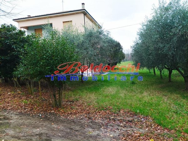 casa indipendente in vendita a Fano