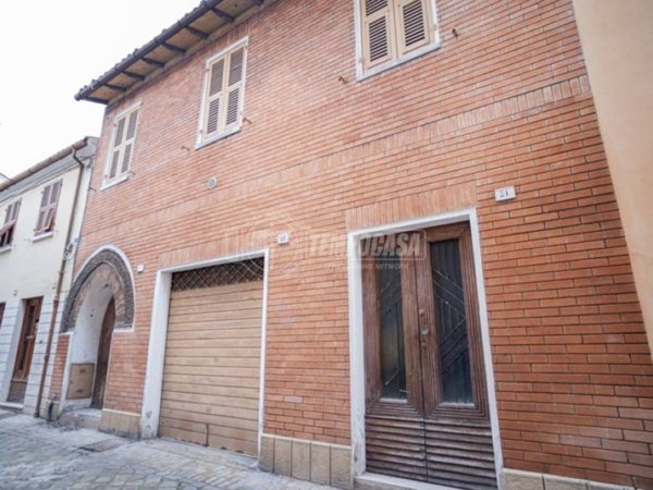 casa indipendente in vendita a Fano