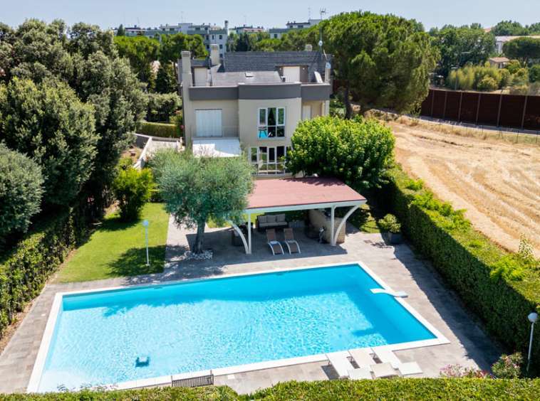 casa indipendente in vendita a Fano