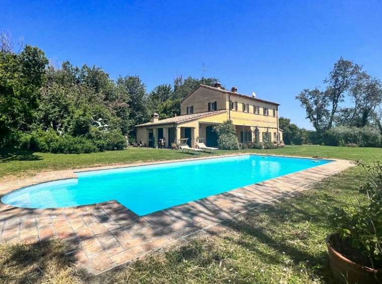 casa indipendente in vendita a Fano