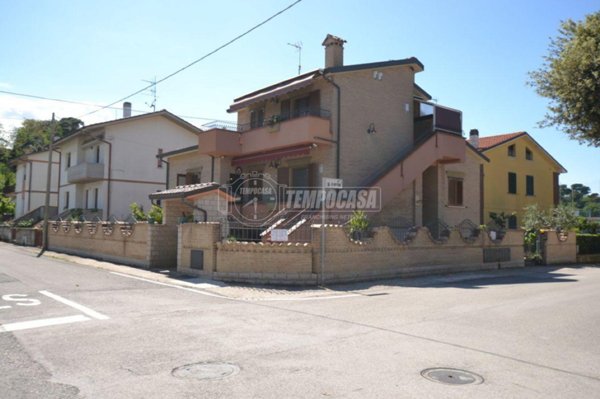 casa indipendente in vendita a Fano