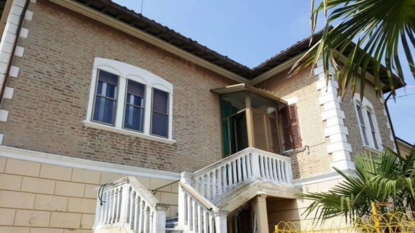 casa indipendente in vendita a Fano
