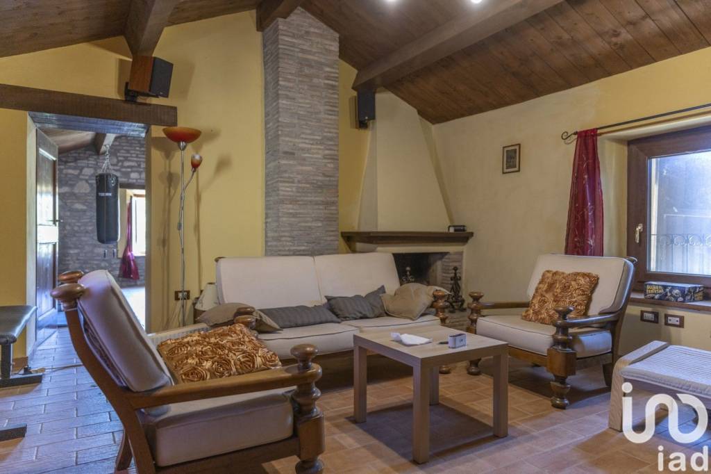 casa indipendente in vendita a Fano in zona Caminate