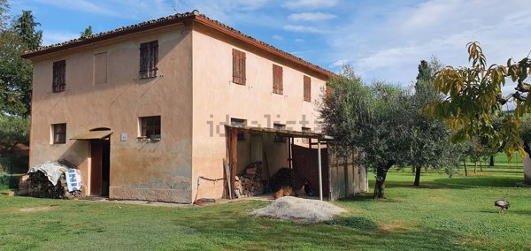 pentavano in vendita a Fano in zona Fenile