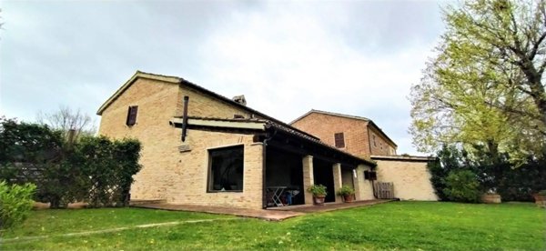 casa indipendente in vendita a Fano in zona Caminate
