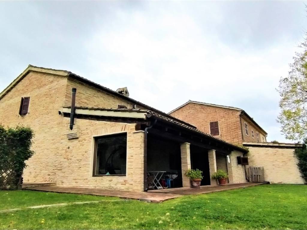 casa indipendente in vendita a Fano in zona Caminate