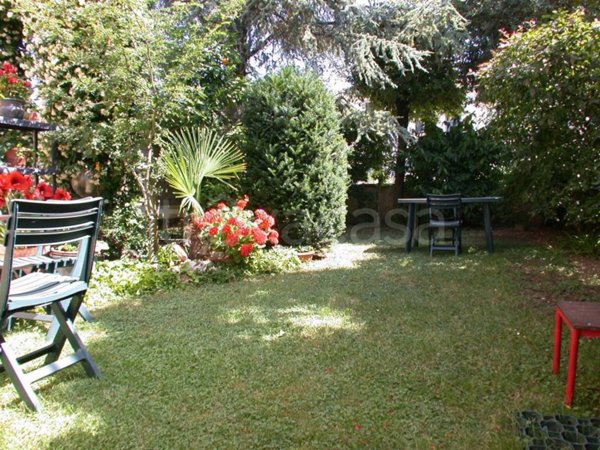 casa indipendente in vendita a Fano
