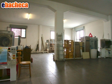 locale commerciale in vendita a Fano