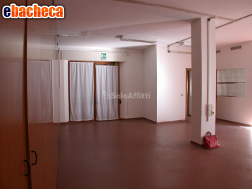 locale commerciale in vendita a Fano