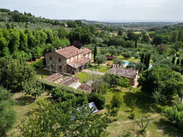 casa indipendente in vendita a Fano in zona Magliano