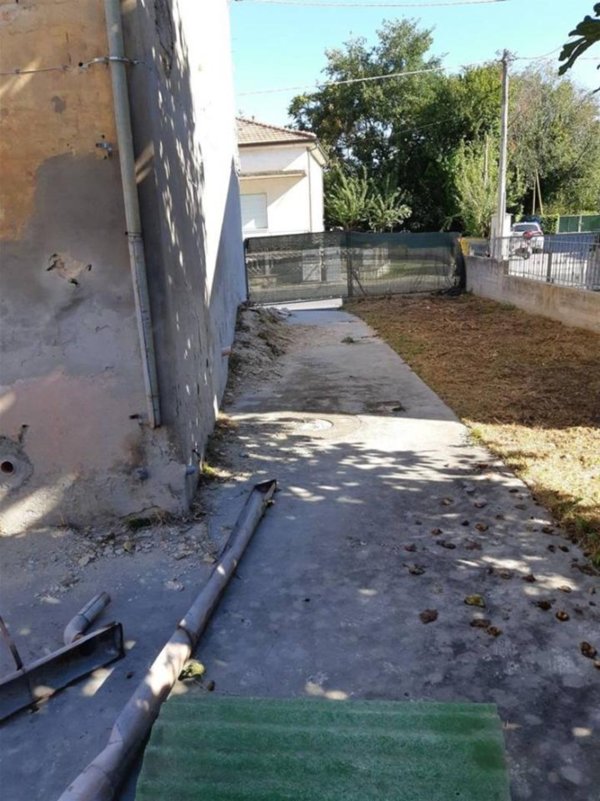 casa indipendente in vendita a Fano in zona Centinarola