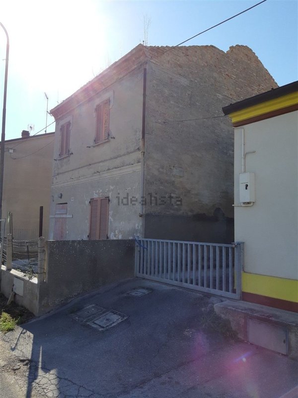 casa indipendente in vendita a Fano in zona Centinarola