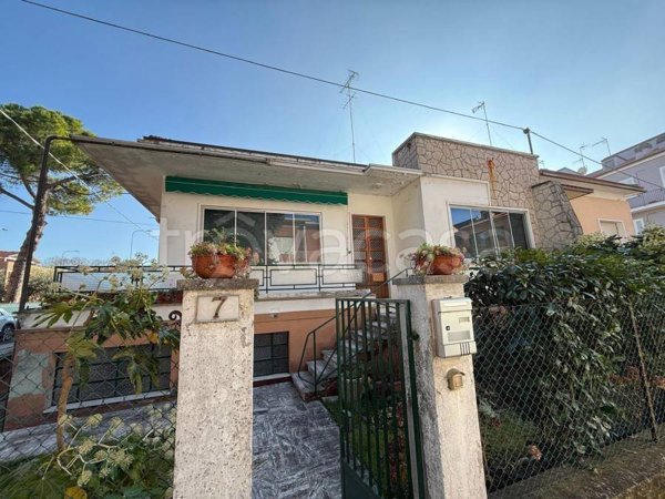casa indipendente in vendita a Fano