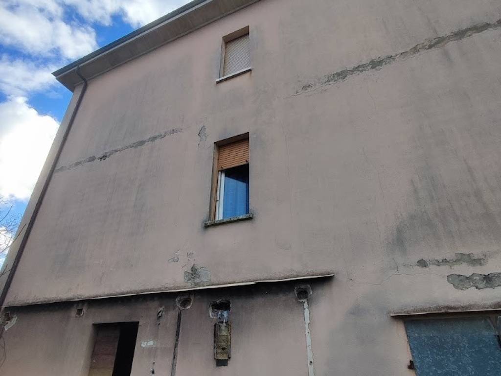 casa indipendente in vendita a Fano in zona Centinarola