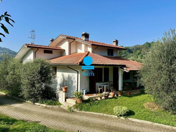 casa indipendente in vendita a Fano in zona Roncosambaccio