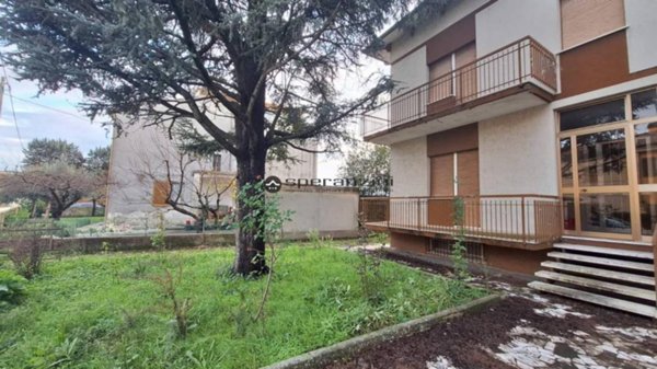 casa indipendente in vendita a Fano in zona Cuccurano