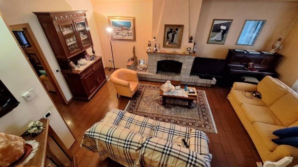 casa indipendente in vendita a Fano