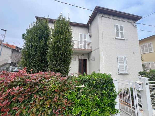 casa indipendente in vendita a Fano