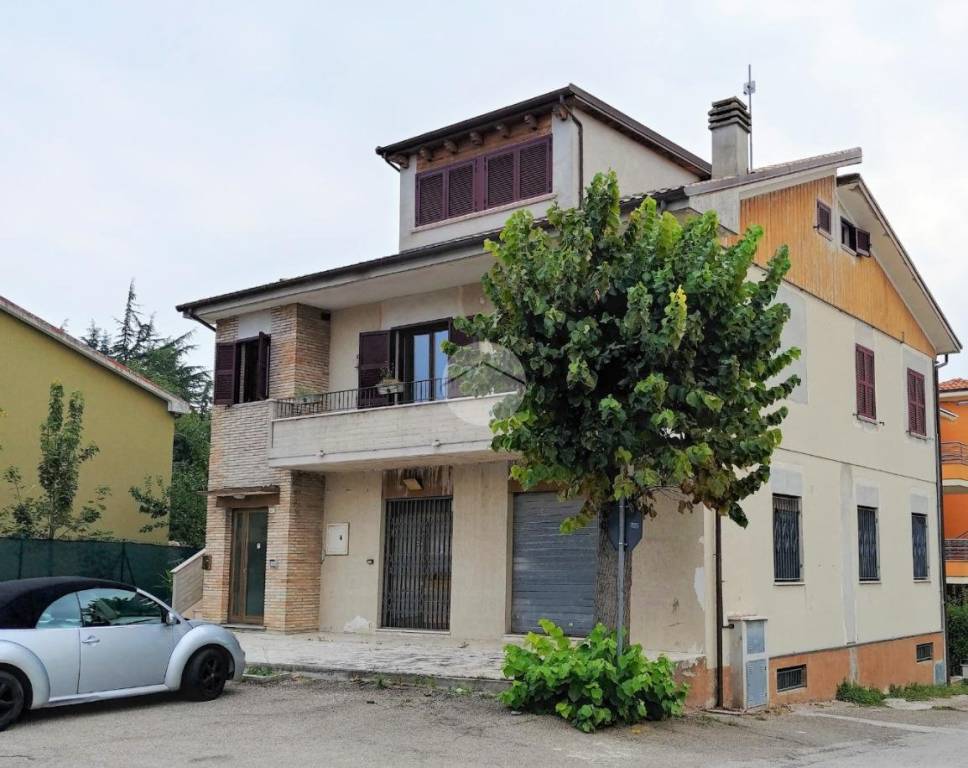 appartamento in vendita a Fano in zona Fenile