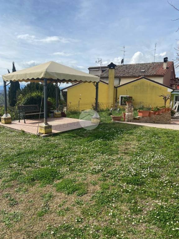 casa indipendente in vendita a Fano in zona Magliano