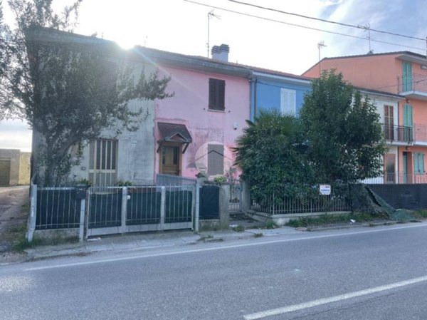 appartamento in vendita a Fano in zona Carrara