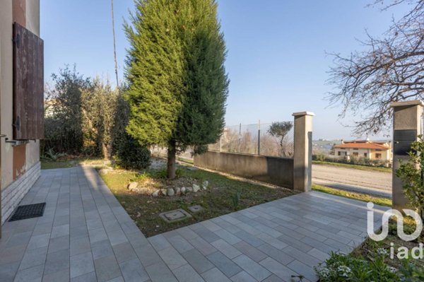 casa indipendente in vendita a Fano in zona Caminate