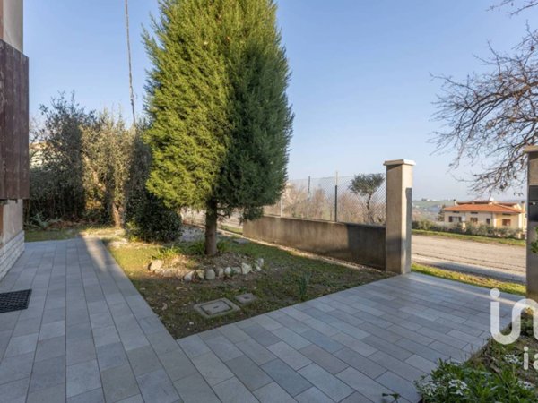 casa indipendente in vendita a Fano in zona Caminate
