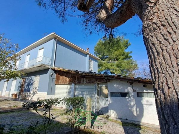 casa indipendente in vendita a Fano in zona Carignano Terme