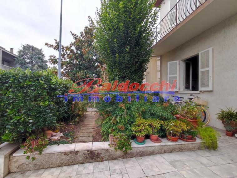 casa indipendente in vendita a Fano