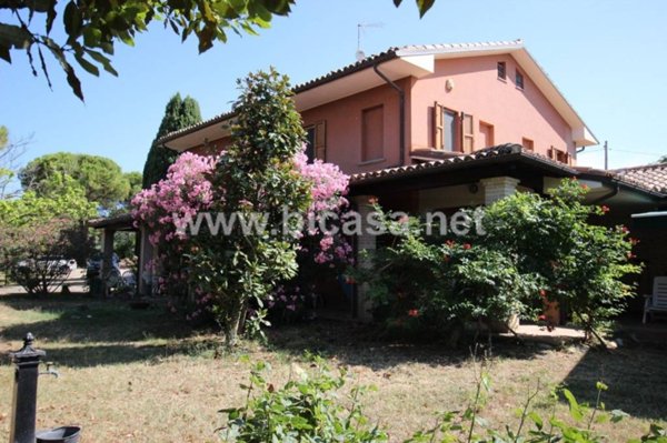 casa indipendente in vendita a Fano in zona Roncosambaccio
