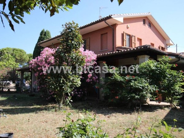 casa indipendente in vendita a Fano in zona Roncosambaccio