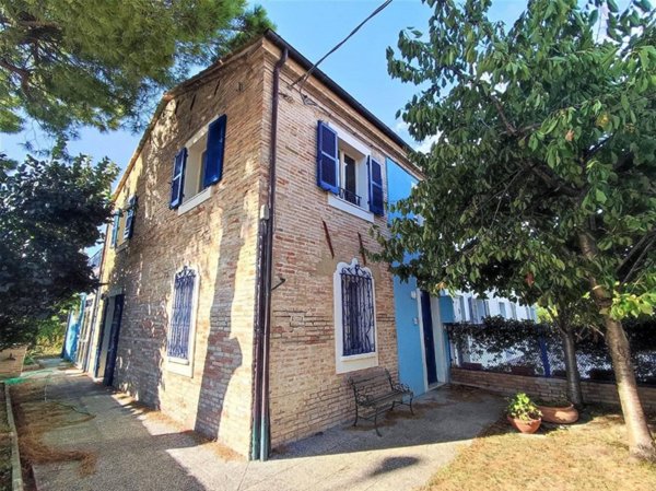casa indipendente in vendita a Fano in zona Bellocchi