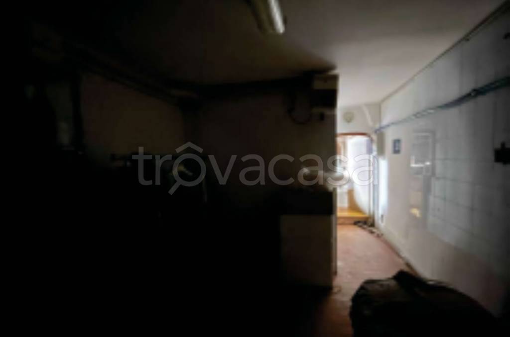 locale commerciale in vendita a Fano