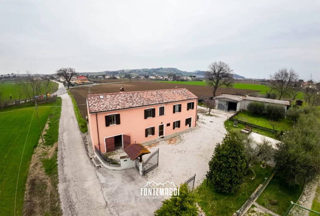 casa indipendente in vendita a Fano in zona Bellocchi