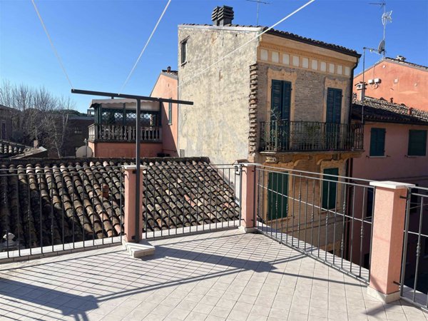 casa indipendente in vendita a Fano