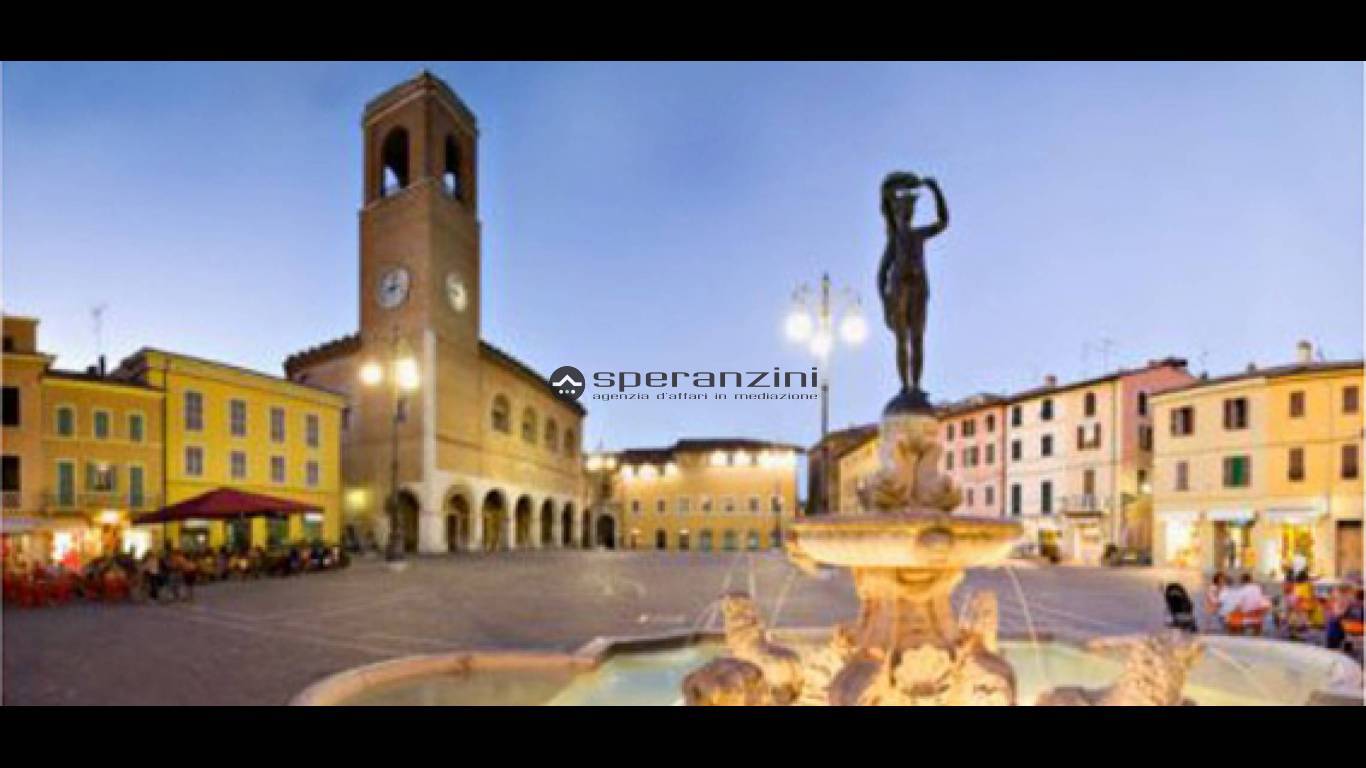 locale commerciale in vendita a Fano