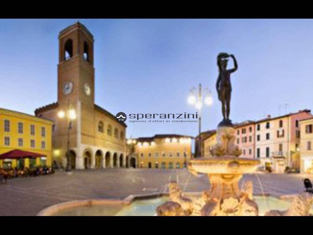 locale commerciale in vendita a Fano