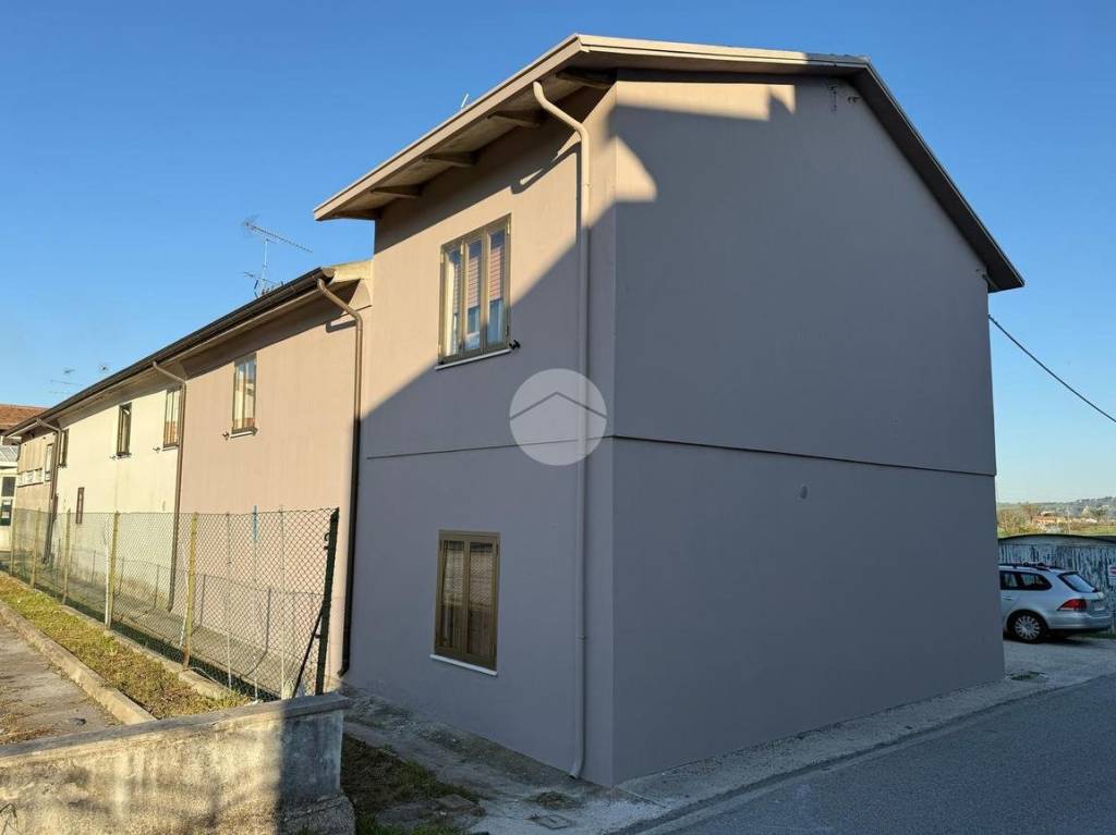 casa indipendente in vendita a Fano in zona Carrara