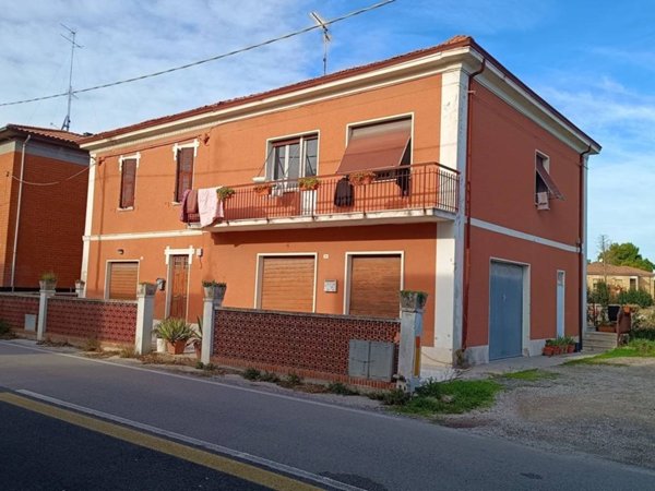 casa indipendente in vendita a Fano