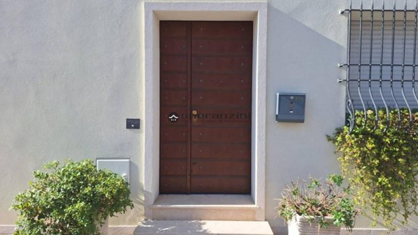 casa indipendente in vendita a Fano