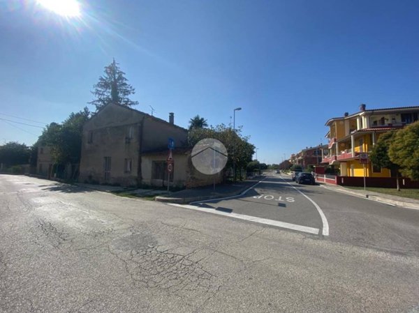 casa indipendente in vendita a Fano in zona Cuccurano