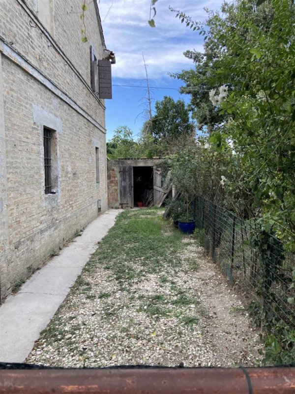 casa indipendente in vendita a Fano