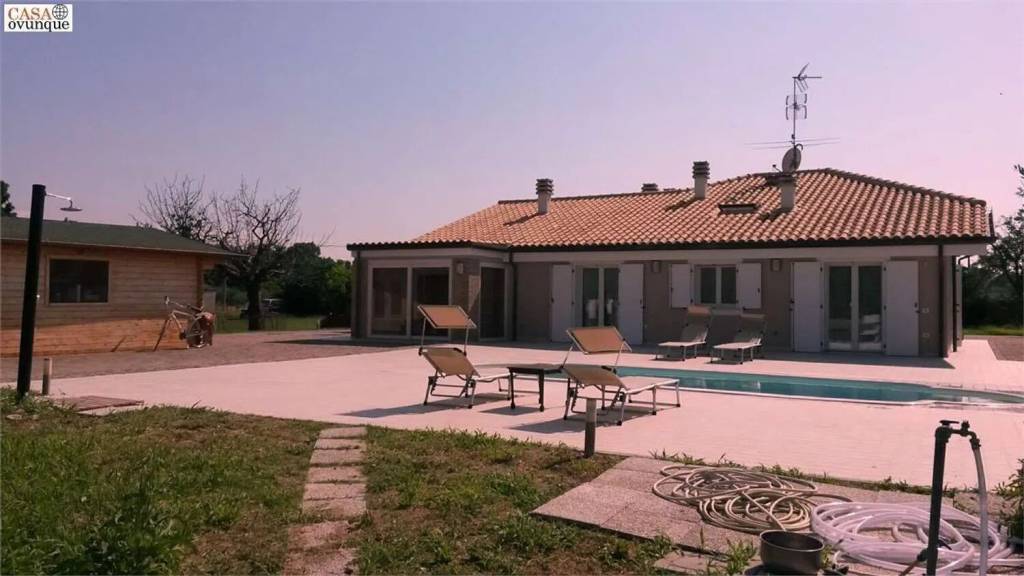 casa indipendente in vendita a Fano