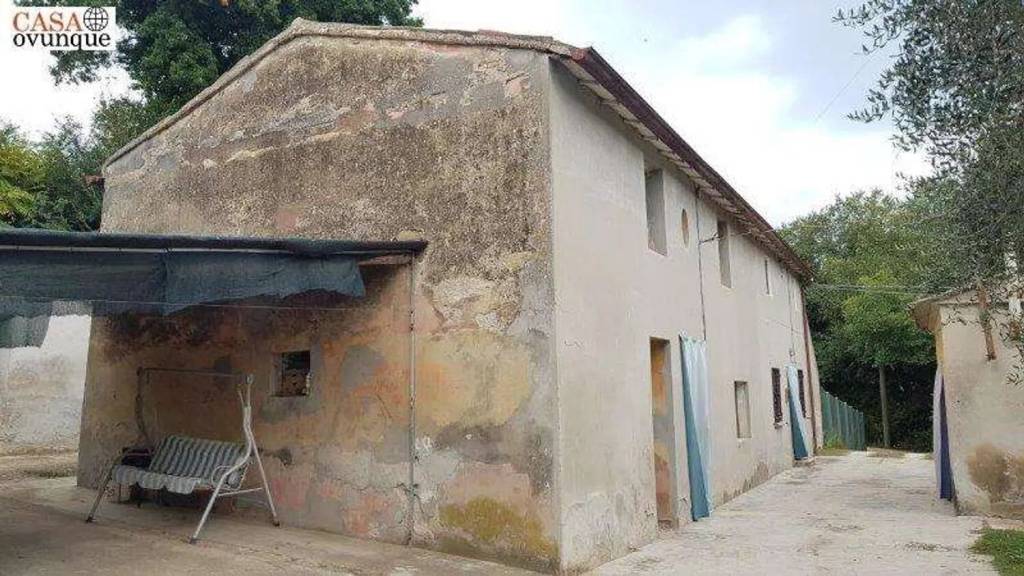 casa indipendente in vendita a Fano in zona Centinarola